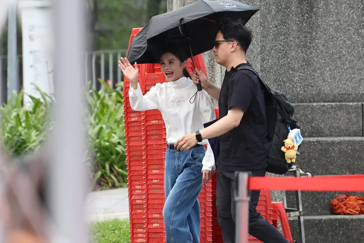 朱海君彩排完，還開心和民眾打招呼。攝影中心攝