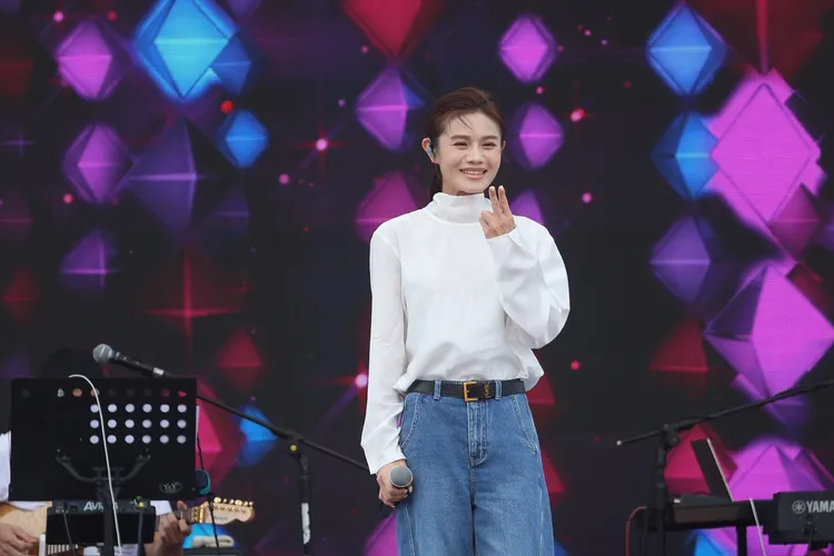 朱海君早先彩排時，親切和台下歌迷打招呼。攝影中心攝