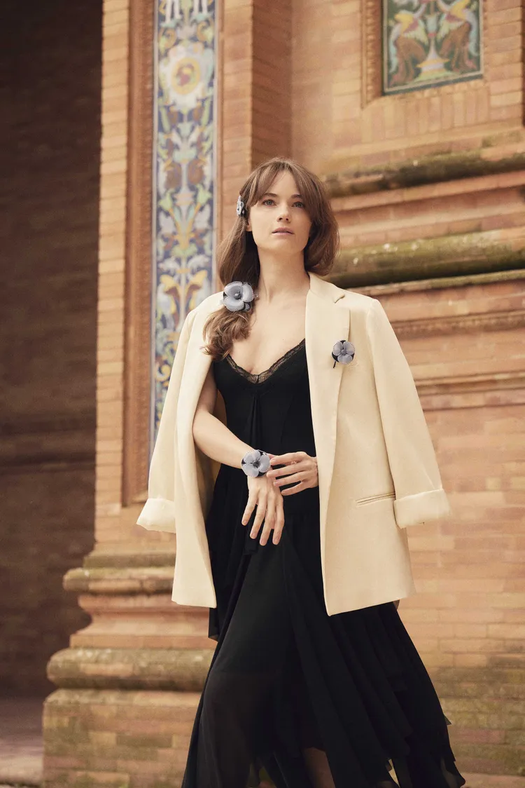 花卉依舊是本季重要元素。品牌提供