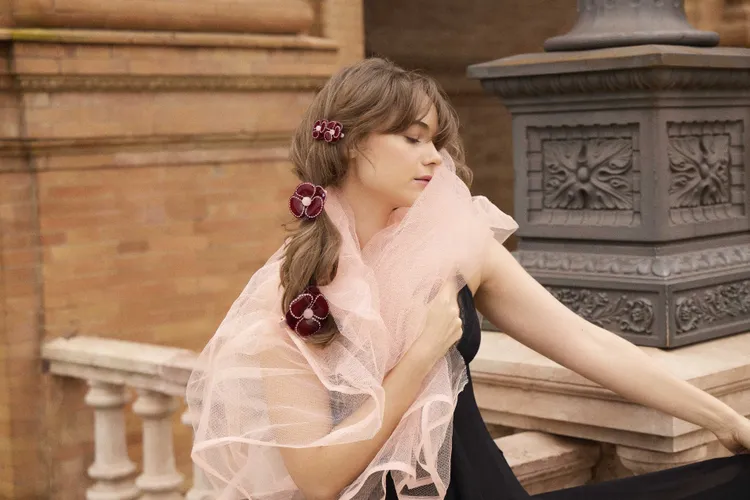 亞歷山卓髮飾推出2026春季系列。品牌提供