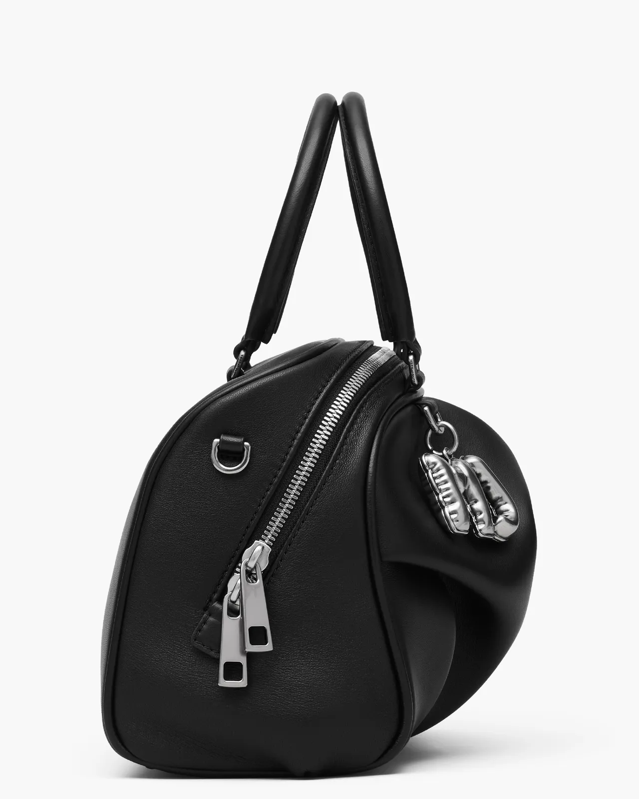 The Wave Bag的羊皮包身呈現3D雕塑感褶縐。品牌提供