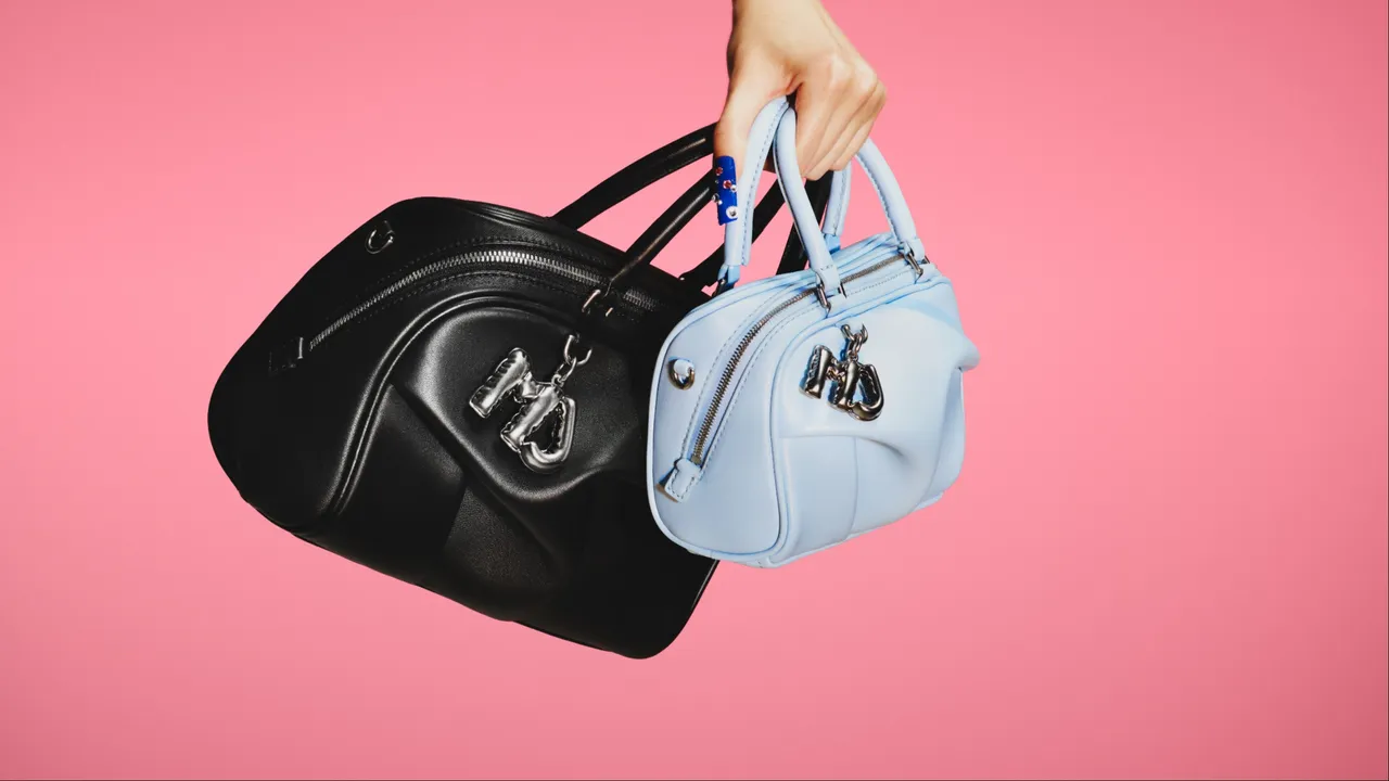 Marc Jacobs推出全新The Wave Bag。品牌提供