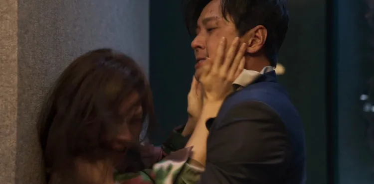 朱智勛（右）提到第9集爭吵戲，很怕把河智苑弄到骨折。翻攝friDay影音