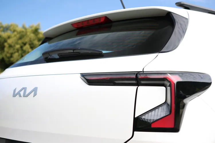 尾燈內緣刻意設計為內凹結構，有助於導引氣流並降低亂流，讓風阻係數微幅優化至0.31Cd。林浩昇攝