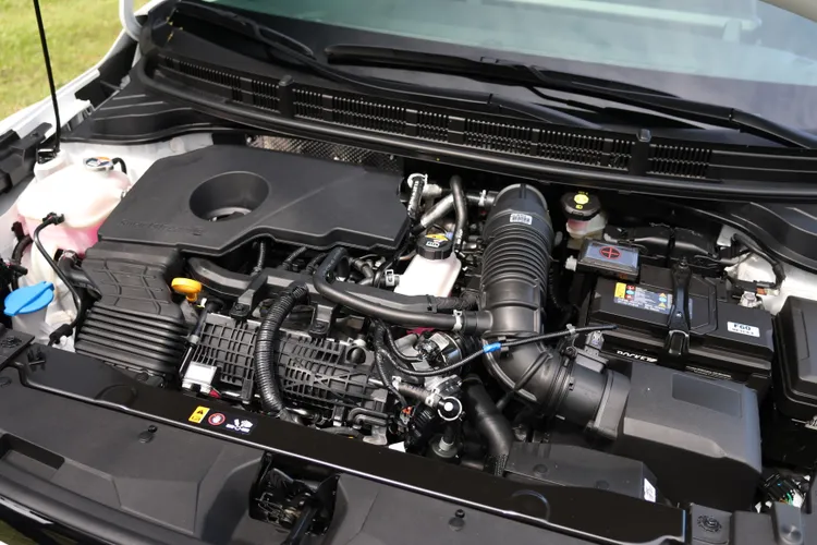 動力維持1.0升三缸渦輪引擎搭配48V輕油電系統，最大馬力回升至115ps，平均油耗有著19.8km/L的亮眼表現。林浩昇攝