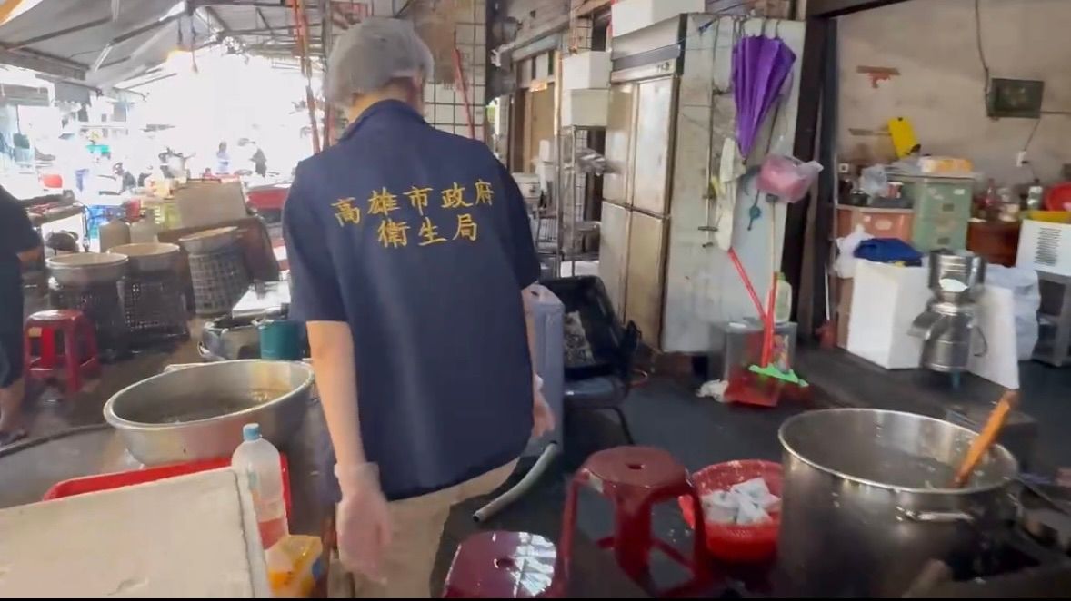 春捲中毒173人!高市府消保官約談業者 喊話儘早和解有助減輕刑責