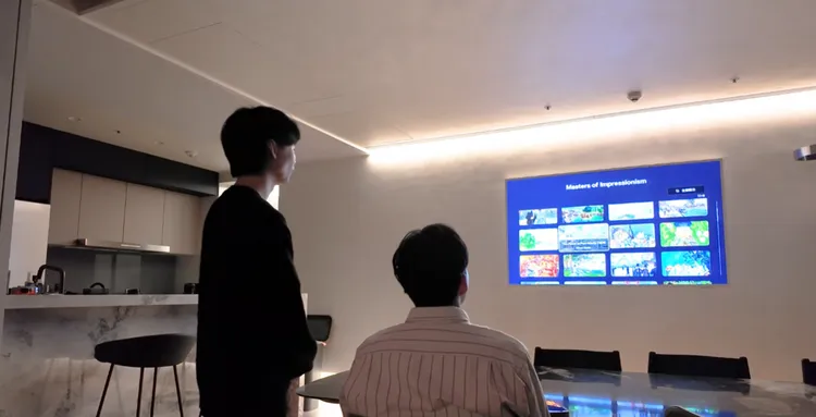 餐桌及廚房以及畫框電視。翻攝Joeman YT