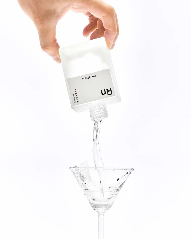 m̄enom̄eno Rn淨透新生調理水，100g／880元。品牌提供