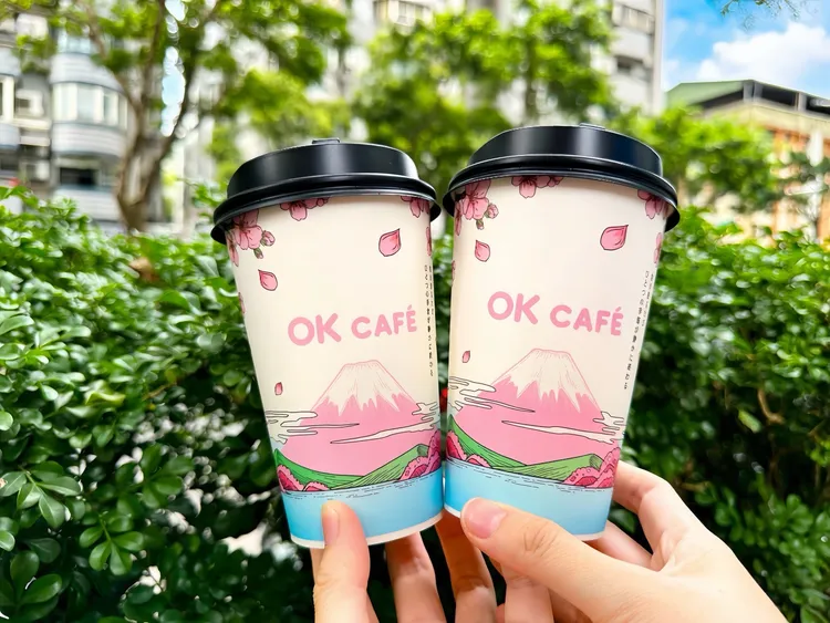 春季限定「櫻花富士山」杯。OKmart提供