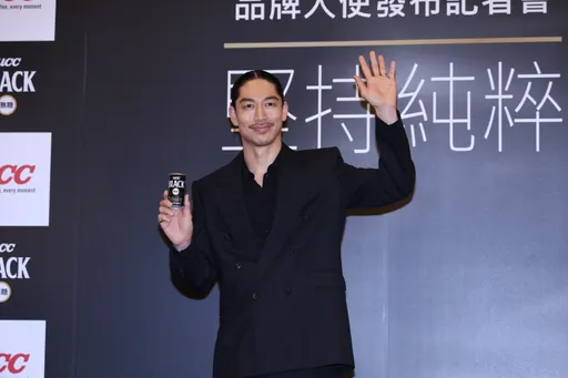 AKIRA自爆幼兒園「偷嘗禁果」！送咖啡放閃林志玲、每天被4歲兒踹醒