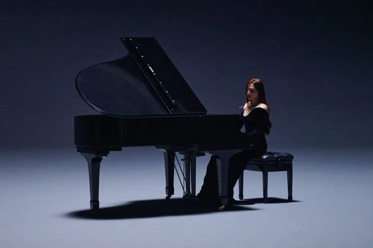 A-Lin獻出螢幕前彈琴初體驗。索尼音樂提供