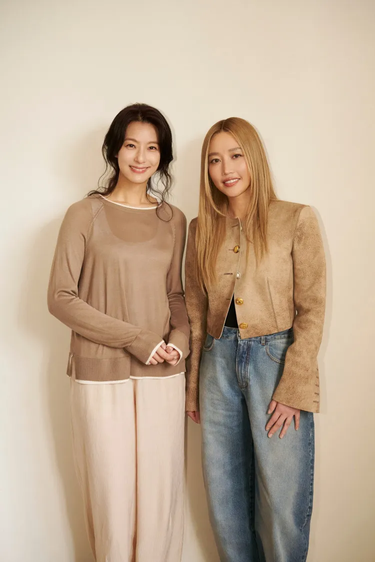 賴雅妍（左）回鍋演出A-Lin MV。索尼音樂提供