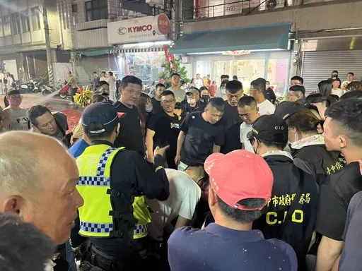 大甲媽回鑾遭鬧場　29歲男推擠咆哮遭警「過肩摔」