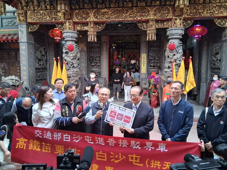 交通部今公布3大疏導措施，包含公路客運規劃直達接駁車等。交通部提供