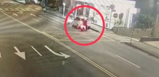 超商前違停引注意　警車帥氣迴轉「收穫多」