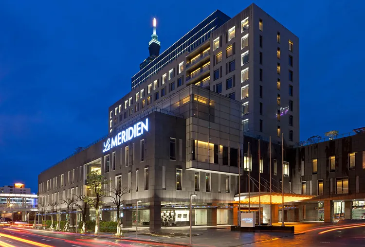 台北寒舍艾美酒店推出謝師宴與迎新宴專案，假日專案再享「好禮四選一」專屬禮遇，包含提供哈根達斯冰淇淋、卡拉OK歡唱設備、紅酒或金牌啤酒無限暢飲等。業者提供