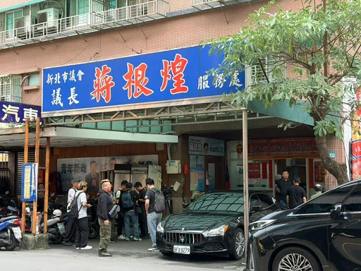 李乾龍座車傳被裝追蹤器又收恐嚇信　新北警高度重視至議長服務處「會面談話中」