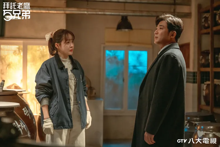 嚴志媛（左）、安在旭在《拜託老鷹5兄弟》再婚，雙雙拿下KBS演技大賞年度大獎。八大電視提供