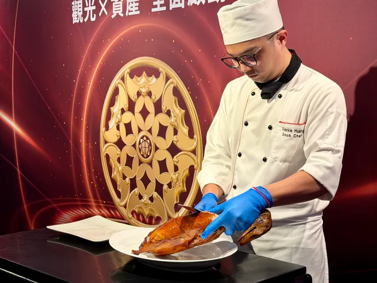 六福萬怡酒店烤鴨餐點。莊偉祺攝