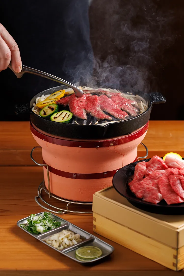 和庵以一人一爐為概念，為饕客獻上專屬的和牛饗宴。豊漁餐飲集團提供