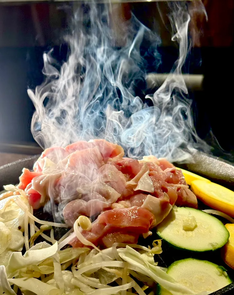 和庵選用的益活雞腿排，通過CSSA無抗飼養完整供應鏈驗證。豊漁餐飲集團提供