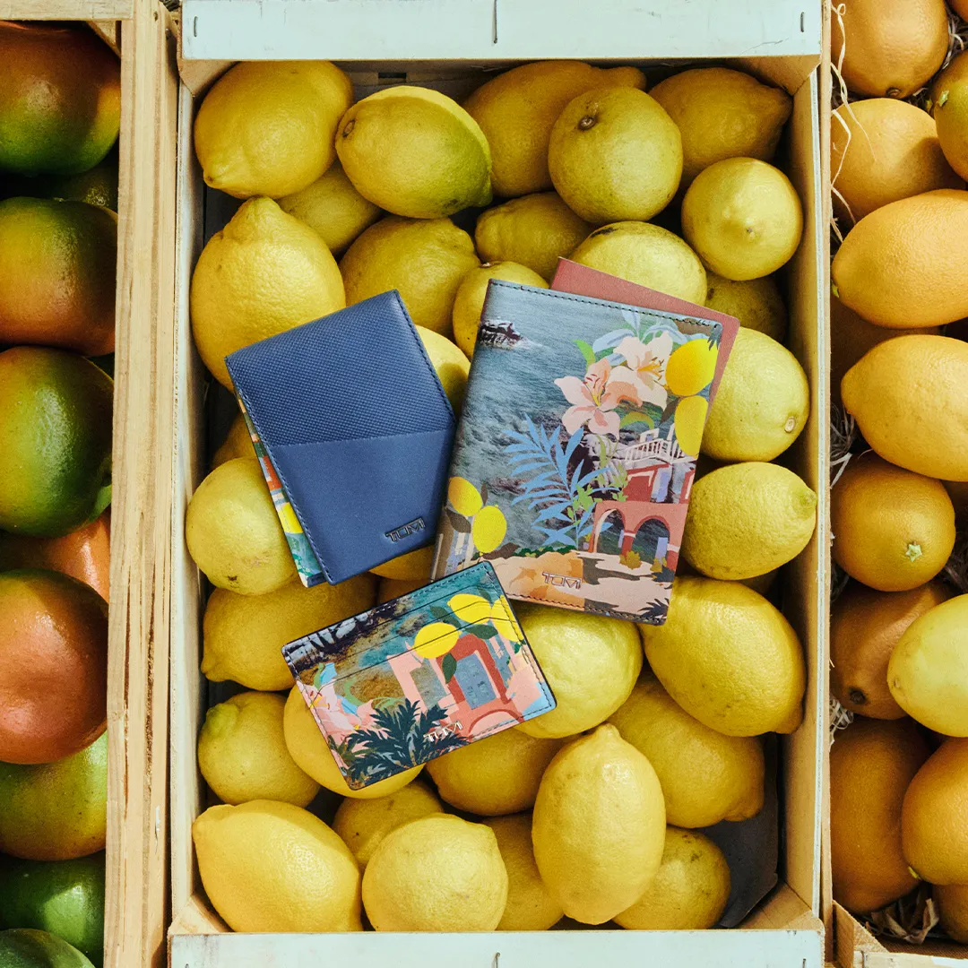 充滿南歐風情的花紋替配件帶來活潑視覺。品牌提供