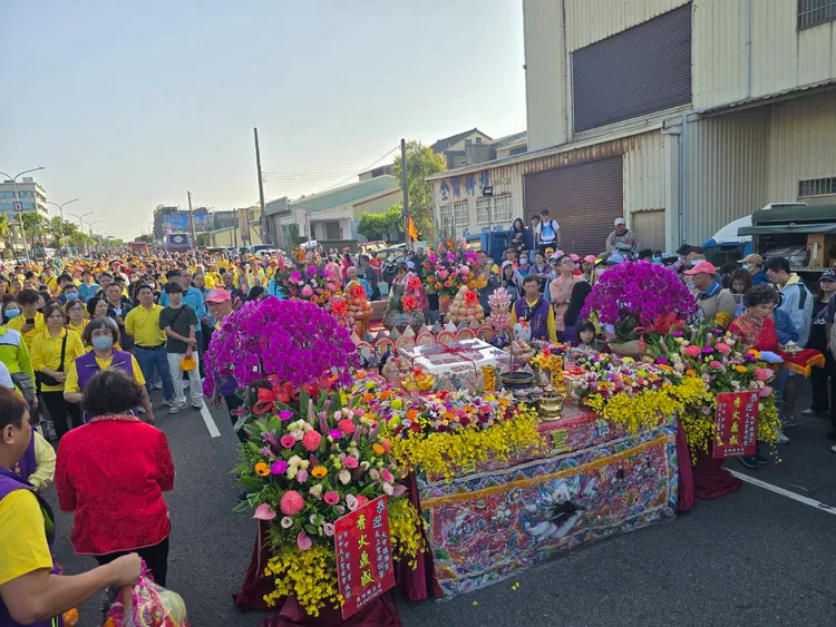 大甲媽祖遶境回鑾最後一天，沿途滿是接駕、迎駕的信眾。民眾提供