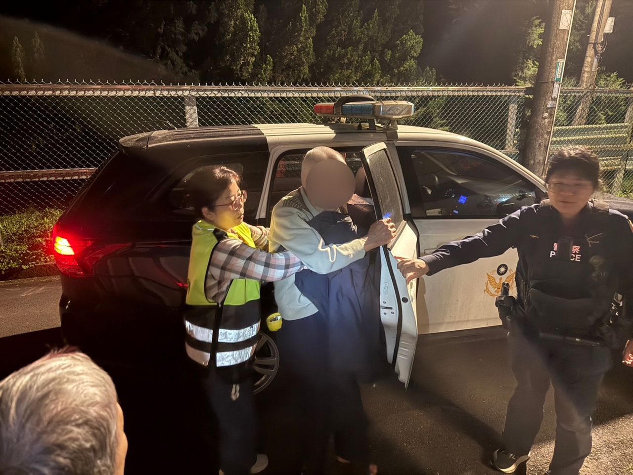8旬老翁外出迷途 大溪警透過片段資料拼湊身分平安送返家