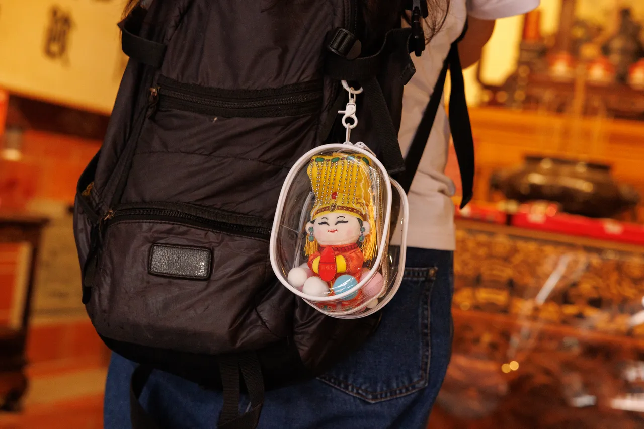 碧麗妃兩款與大甲鎮瀾宮聯名的禮盒，附贈有可愛的媽祖娃娃（不含透明包裝）。品牌提供