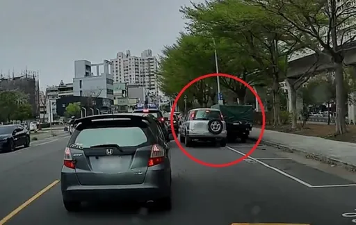 擦撞路邊車沒停留查看　這張紙條幫了受害車主大忙！