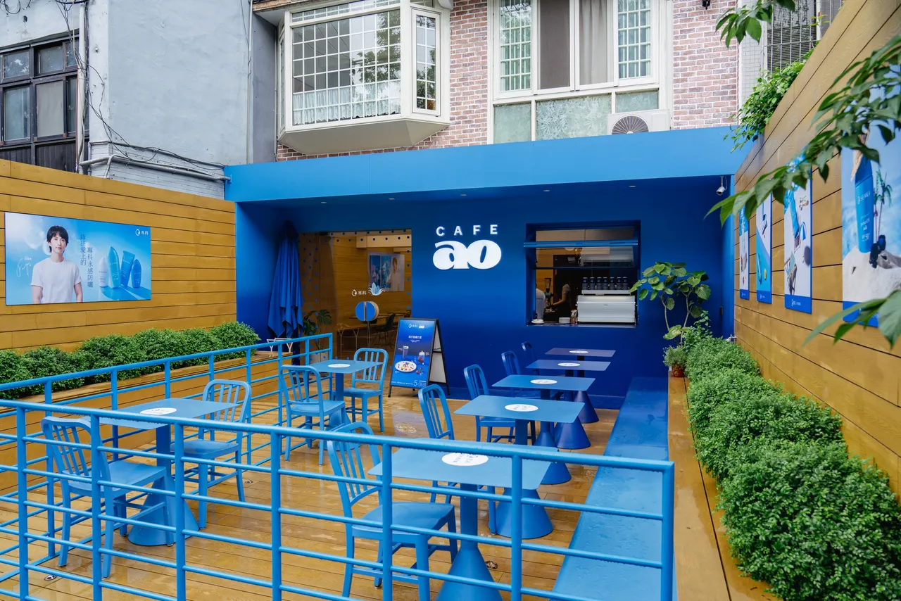 專科和CAFEAO跨界合作，在5月啟動期間限定的「莓好養膚計畫」。品牌提供