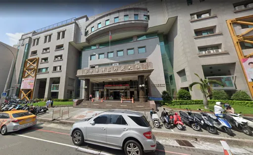 台中北區區公所驚傳墜樓　66歲女陳屍防火巷！身分曝光