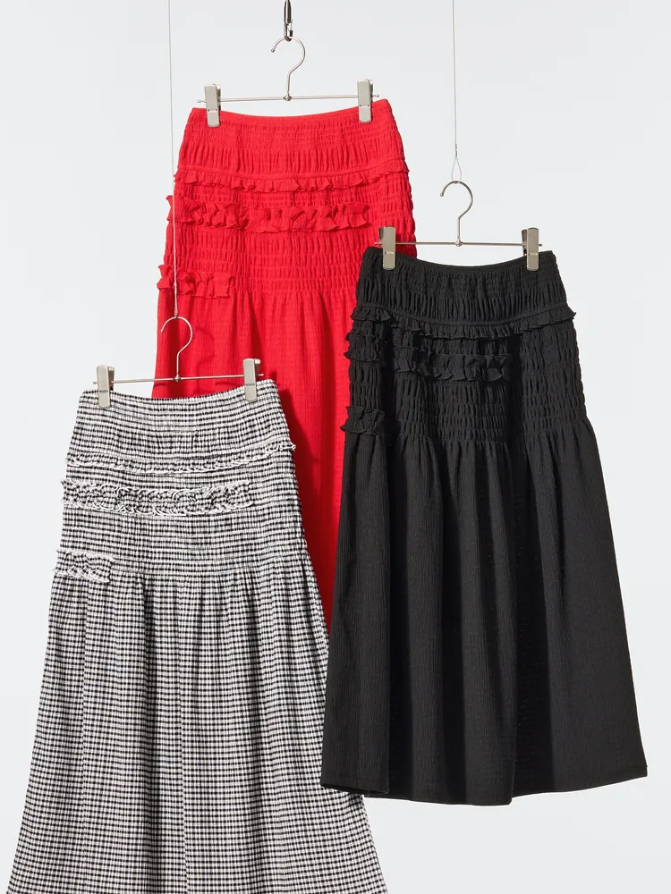 UNIQLO and Cecilie Bahnsen 2026春夏聯名系列女裝壓褶長裙，各1290元。品牌提供