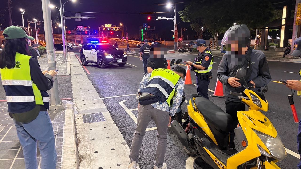 淡江大橋深夜封橋式攔查!新北環警聯手掃蕩噪音車 8車超標最高罰3.6萬