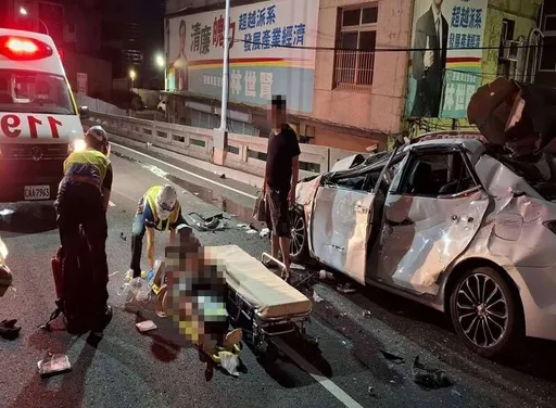 彰化車禍2死｜夫受困求報案救昏迷妻　毒駕男冷回：找不到手機