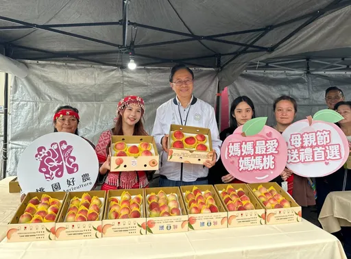 五月限定媽媽桃甜蜜上市　張善政現身粉紅市集力挺在地農產