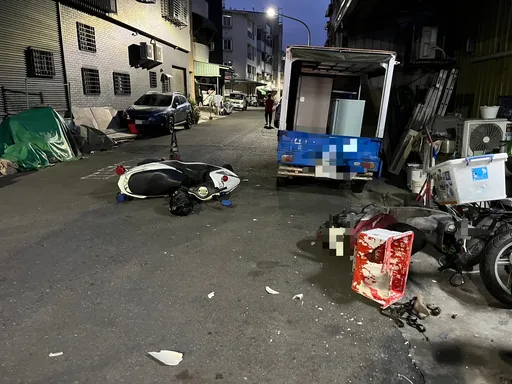 紅燈左轉心虛衝撞員警逃逸！民眾追緝記下車牌　無照男紅單滿滿還4項刑責