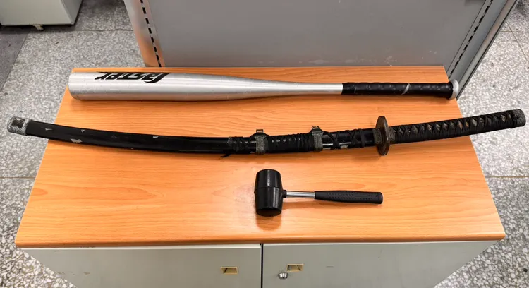 警方查扣犯嫌毆人工具。警方提供