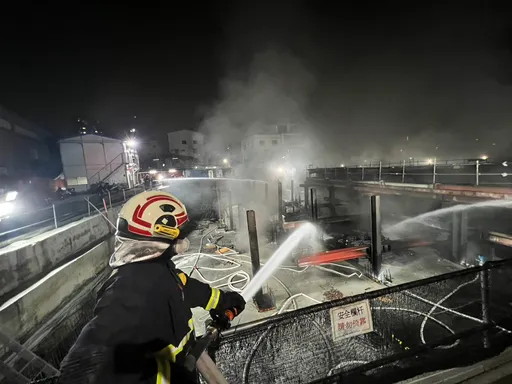 社宅工地火警14小時才撲滅　中市府開鍘！空污最高可罰500萬