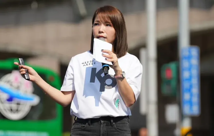 民眾黨立院黨團主任陳智菡(圖)痛批吳靜怡拿來路不明網路消息，上節目騙通告，形同詐欺，呼籲民視提告。翻攝陳智菡臉書