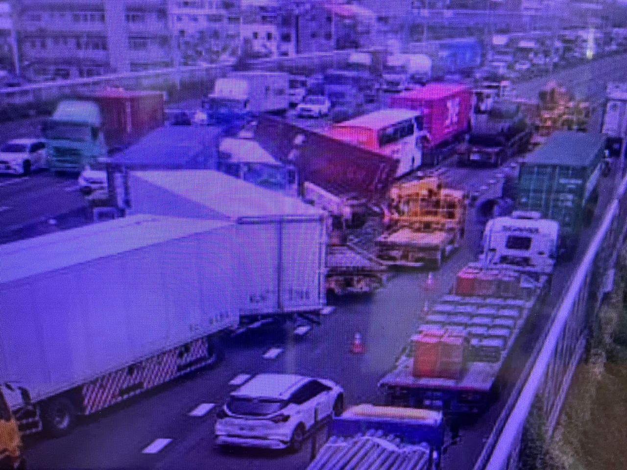 國1北368.7km連環追撞!6部大車撞成一團 幸無人傷亡