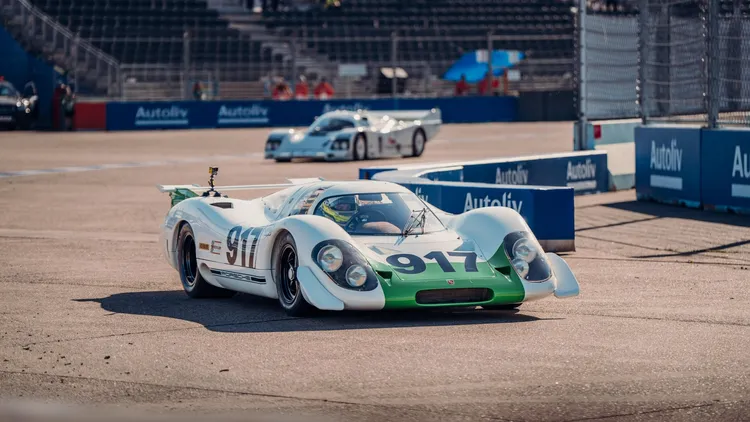 柏林站同步慶祝保時捷賽車運動75週年，現場展出Porsche 550 Spyder、917等多款經典賽車。原廠照片