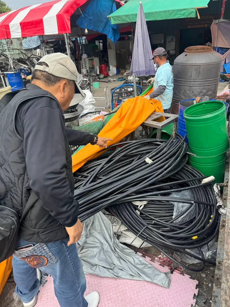 莊男夥同員工薛男、洪男到工地竊盜電纜線，銷贓金額高達497萬7,965元。翻攝畫面