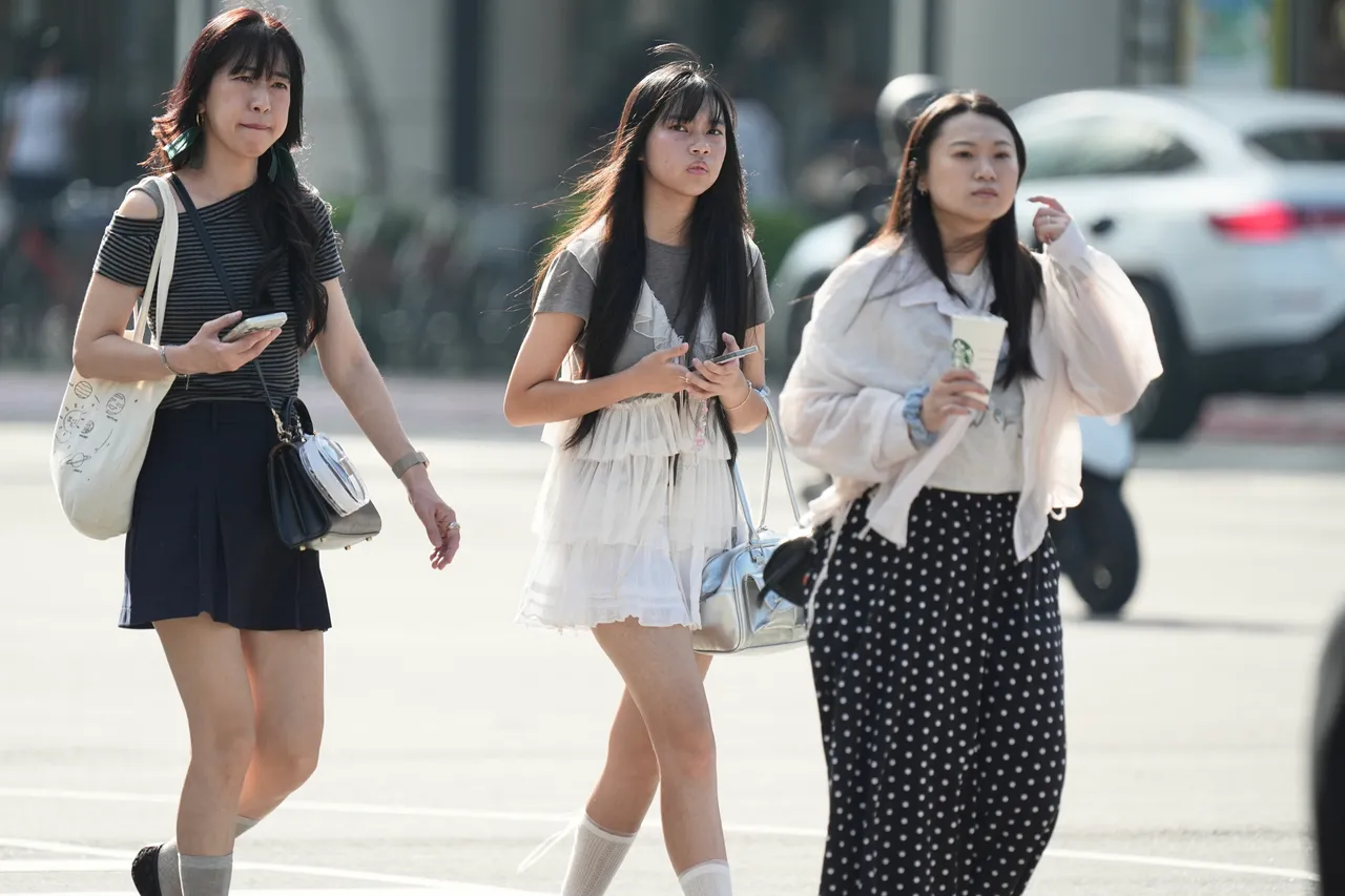 高溫飆37°C還沒完！鋒面週五殺到　全台雨區曝光