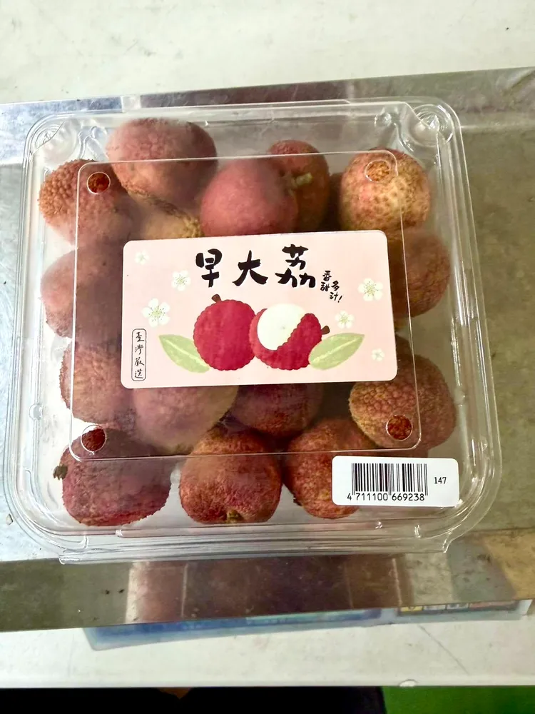 「早大荔」於全台家樂福超市、Mia C'bon開賣，每盒1公斤售價179元。家樂福提供