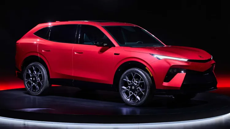 Acura同步曝光全新油電SUV原型，外界推測有望成為下一代RDX Hybrid前身，象徵品牌正式跨入高性能電氣化休旅市場。原廠照片