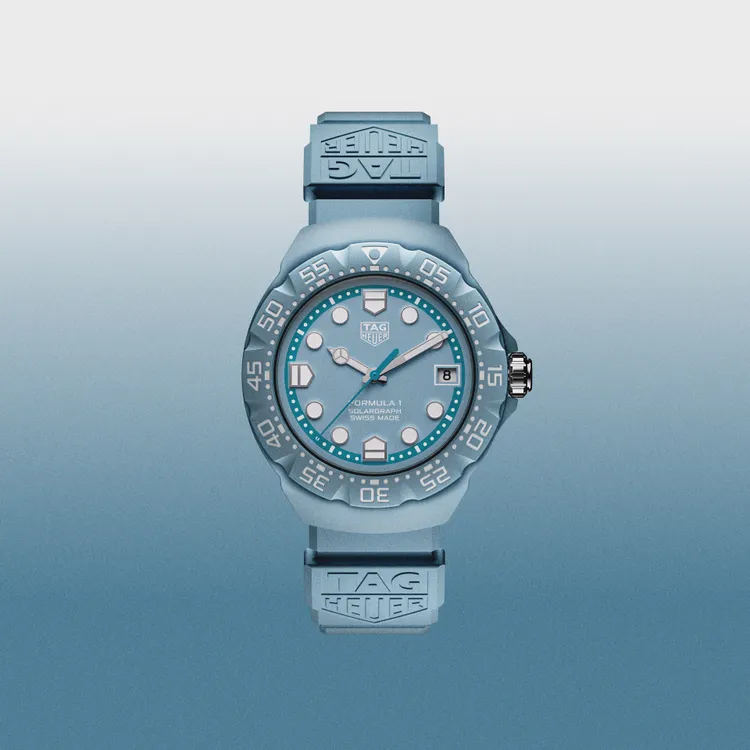 TAG Heuer Formula 1 Solargraph腕錶粉藍色限量款，38mm，環保再生生質尼龍纖維錶殼，粉藍色蛋白石錶面，橡膠錶帶，Calibre TH50-00太陽能石英機芯，滿電可運作10個月，防水深度100米，6萬3300元。品牌提供