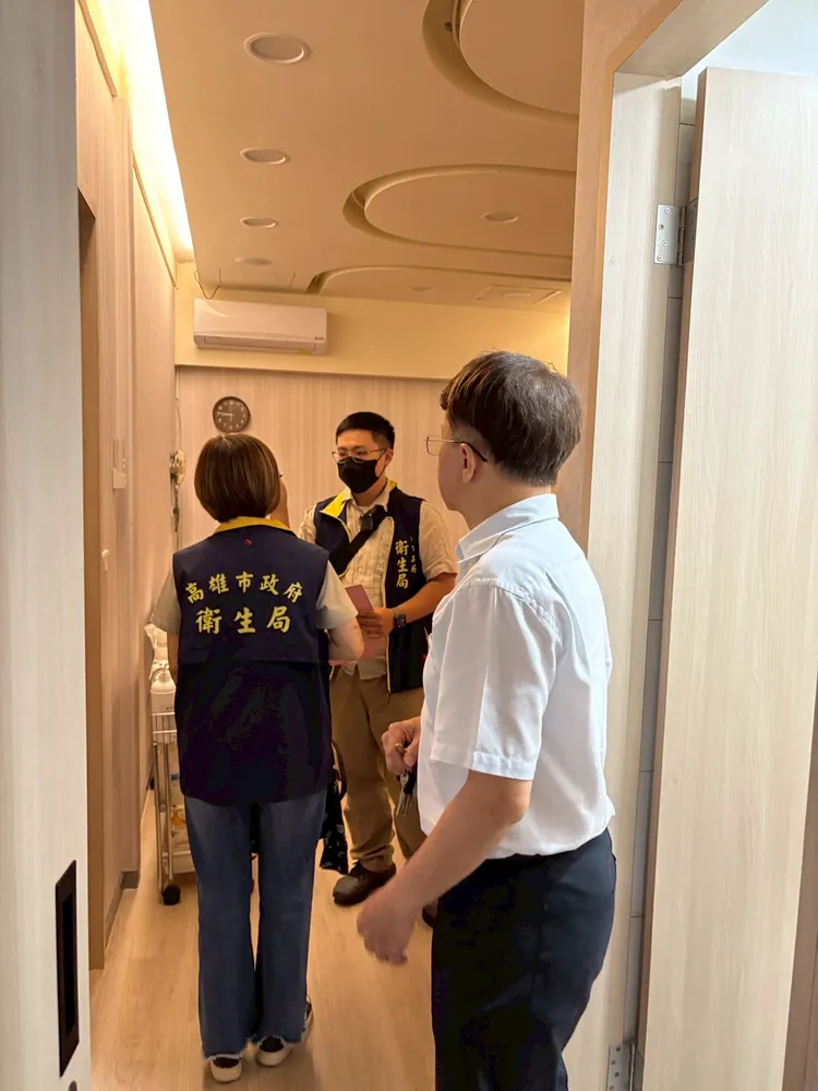 高雄市衛生局突檢吳家明眼科。翻攝畫面