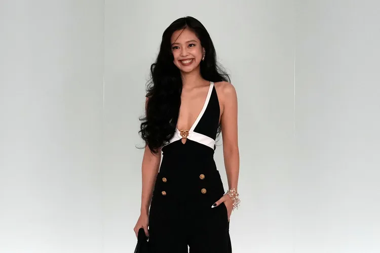 Jennie性感現身香奈兒大秀。美聯社