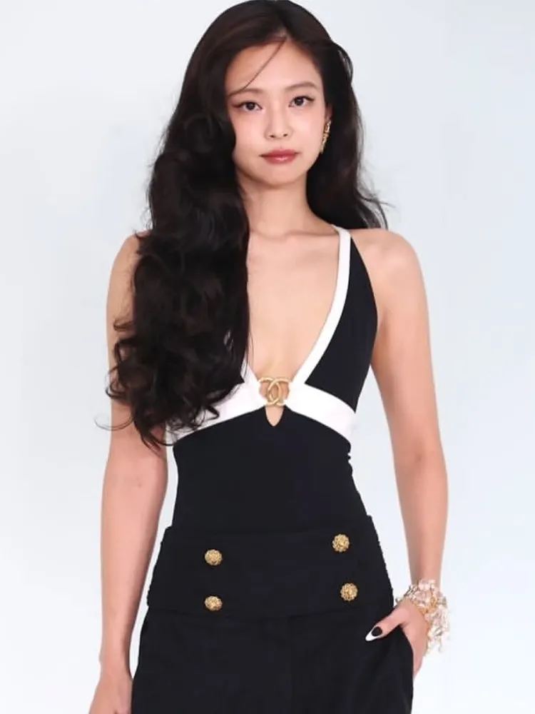 Jennie性感現身香奈兒大秀。翻攝IG